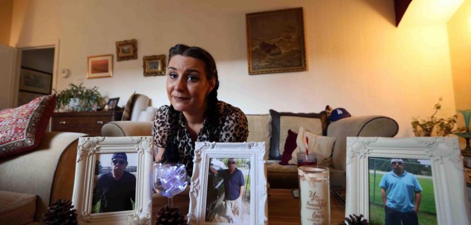 Pas dy vitesh njohjeje në internet, e “takon” në varrimin e tij