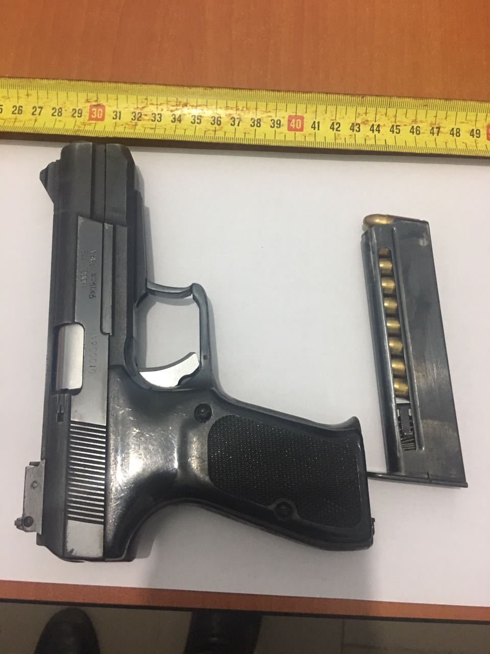 EMRI/ Durrës, arrestohet në flagrancë “i forti” me pistoletë (FOTO)