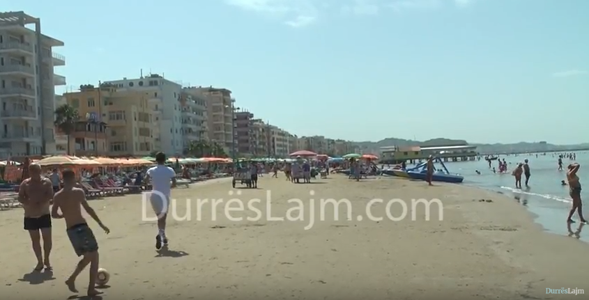 Plazhi i Durrësit, shtëpia e dytë e shqiptarëve të Kosovës dhe Maqedonisë (VIDEO)