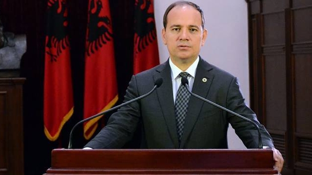 Presidenti Nishani uron shqiptarët për festën e Bajramit të Madh