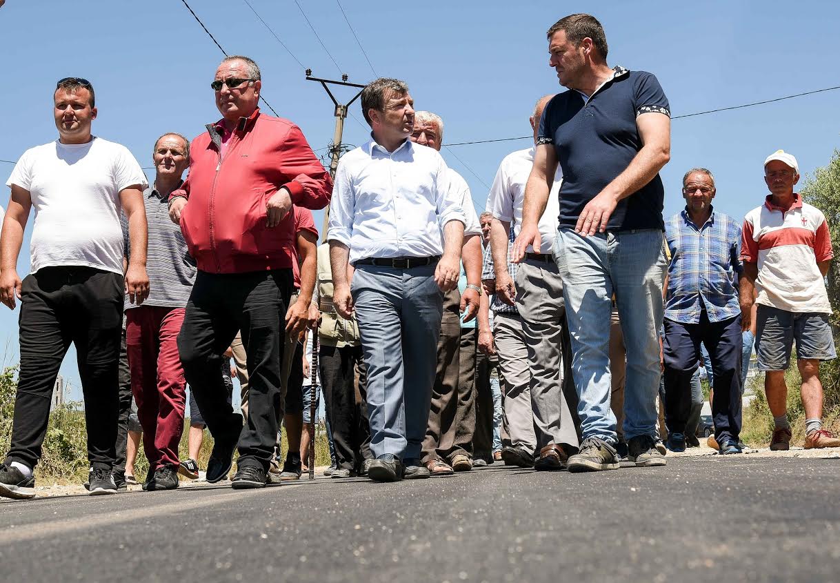 Dako inspekton rrugën e re prej 7 milionë lekësh