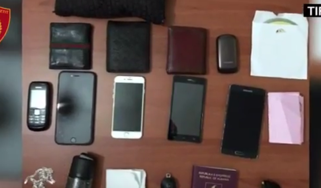 Durrës, hajdutët tregohen të “zgjuar”, vjedhin 12 celularë njëherësh
