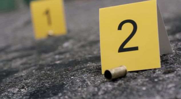 Vritet një person, i shkojnë në shtëpi dhe e lënë të vdekur në vend