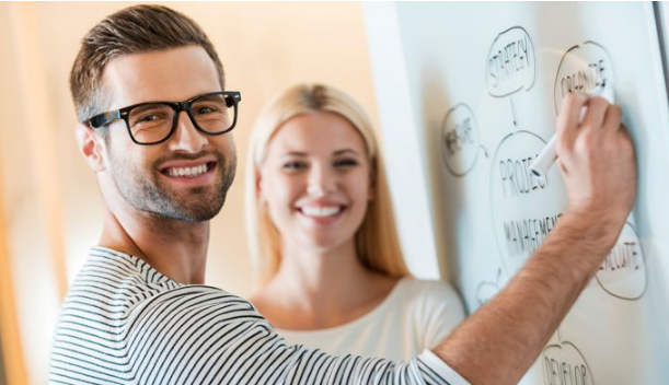 Çfarë pëlqen ai te ty? Zbulojeni sipas shenjës së horoskopit