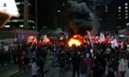 Nusja qëllohet me vezë, i prishin dasmën deputetes