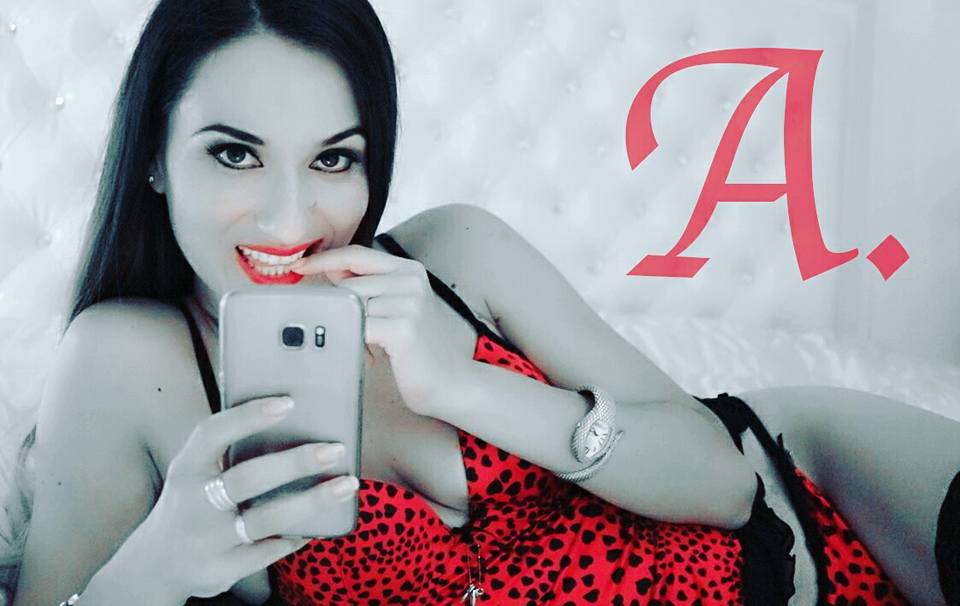 Bukuroshja shqiptare Arnisa Dervishi mahnit Belgjikën, prek finalen e garës së missit (FOTO)