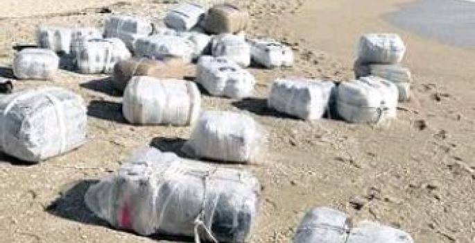 “Vijnë nga Shqipëria, skafi e ka humbur rrugës ngarkesën”! Bregdeti italian mbushet me drogë