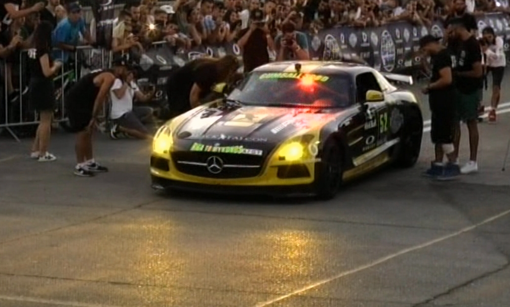 Mbërrijnë supermakinat, japin spektakël në Tiranë (FOTO)