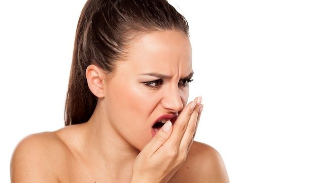 Zhdukni aromën e pakëndshme të gojës në vetëm 5 minuta