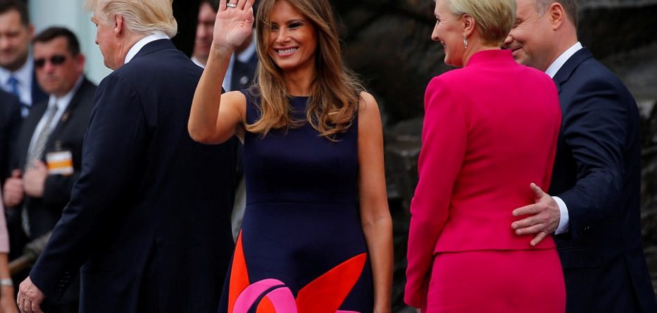 Trump turpërohet nga një femër