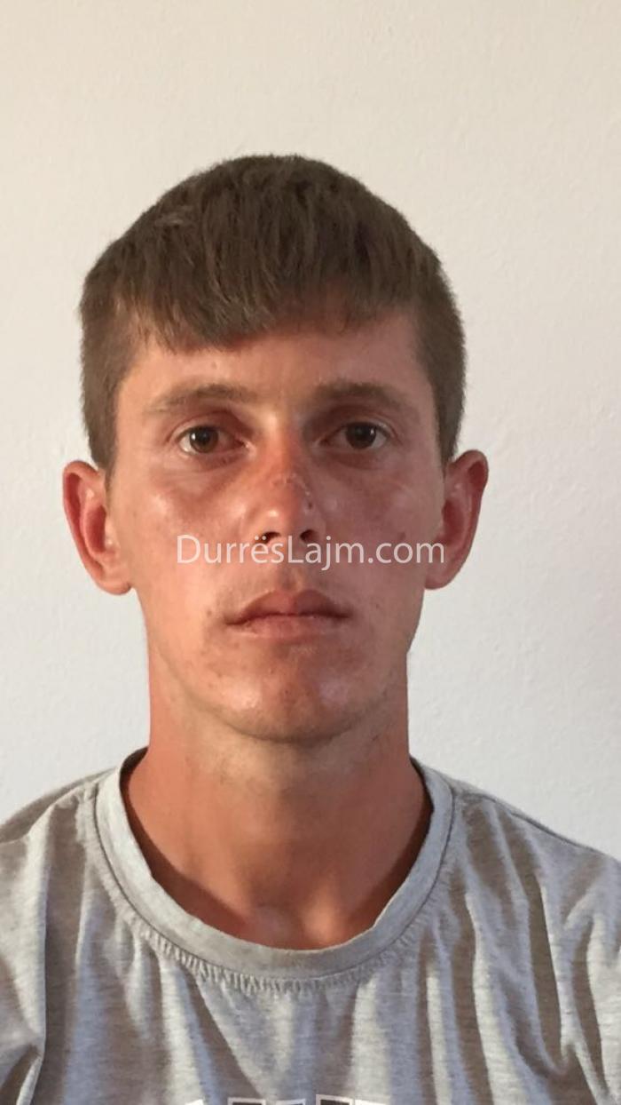 Nusja i helmoi nënën, akuzoi babanë e tij për përdhunim, ja çfarë bëri dhëndri nga Shijaku sapo u kthye (VIDEO)