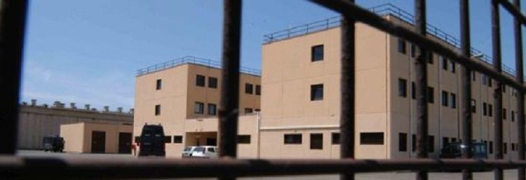 Arratisen dy shqiptarë në mënyrë spektakolare nga burgu në Itali