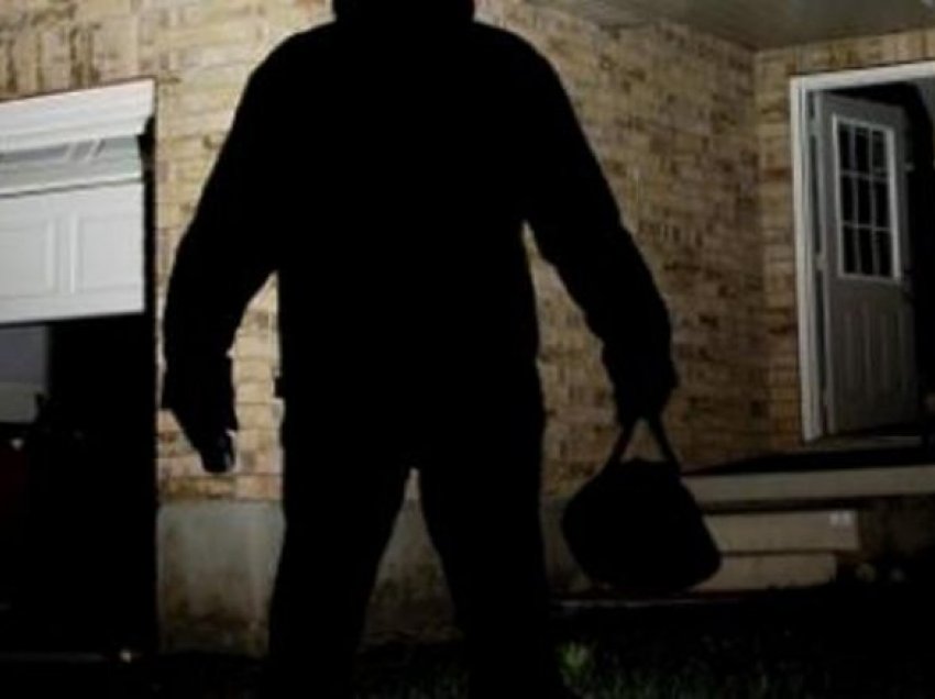 Vidhet një banesë dhe një “Benz” në Durrës