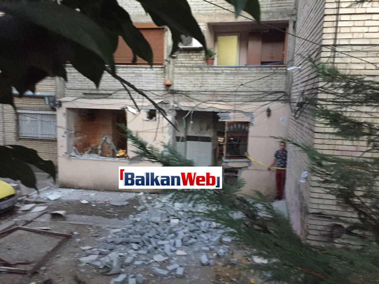 Rrjedhje gazi në fast-food, shpërthim i fuqishëm në katin e parë të një pallati (FOTO)