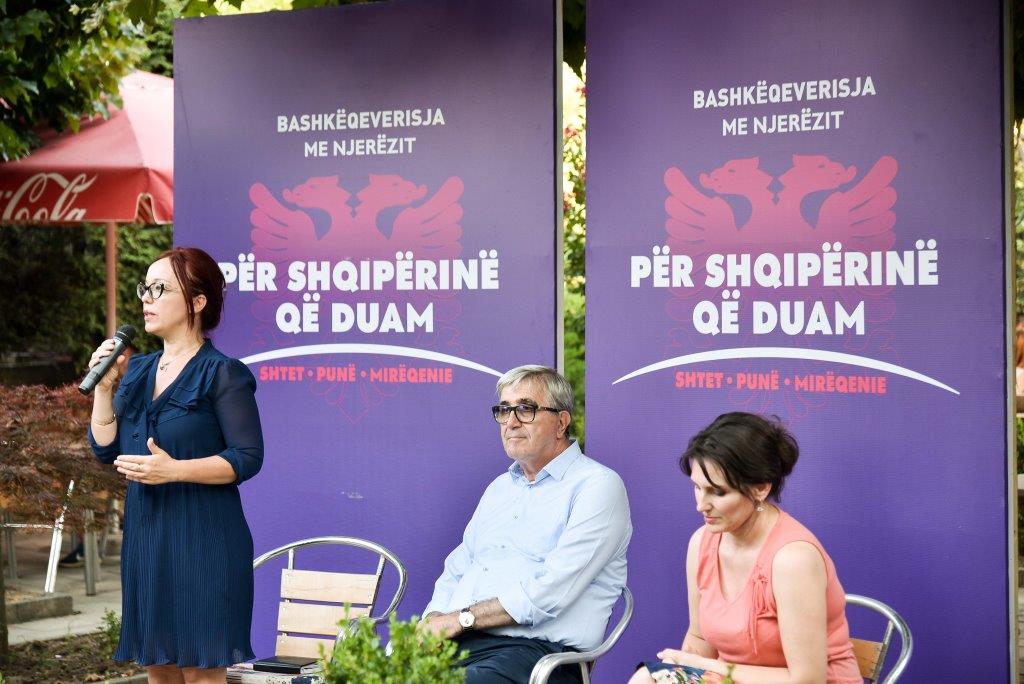 Edhe pas fitores, deputetët e PS-së në Durrës vijojnë turin e bashkëbisedimeve (VIDEO)