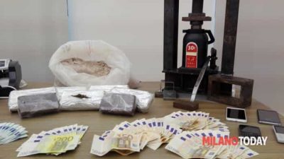 Punonte kuzhinier, shqiptari fshihte në shtëpi 14 kg heroinë (FOTO)