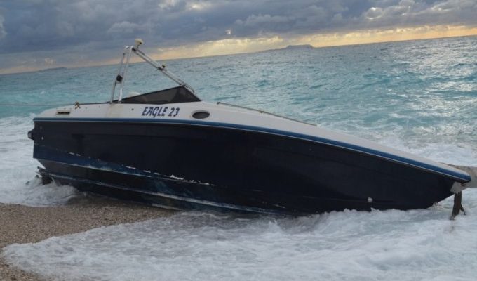 Pëson defekt skafi, 6 pushues rrezikojnë jetën në det