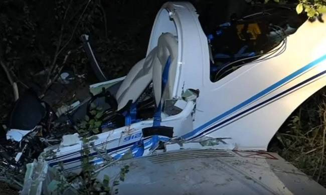 Rrëzohet një avion në Greqi, vdesin dy miqtë (VIDEO)