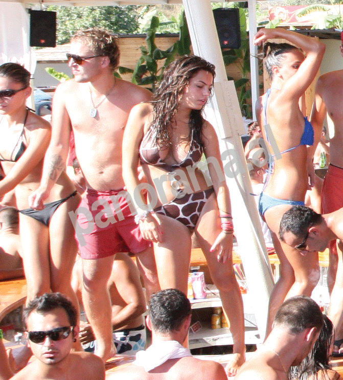 8 vite më parë kur Armina Mevlani argëtohej në shkuma-party (FOTO)