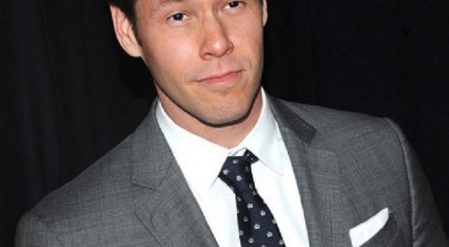 Aktori thyen qafën në skenën e xhirimit të një filmi