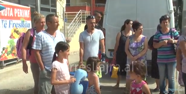 Protestë në plazhin e Durrësit! Banorët kanë një apel ndaj Dakos (VIDEO)