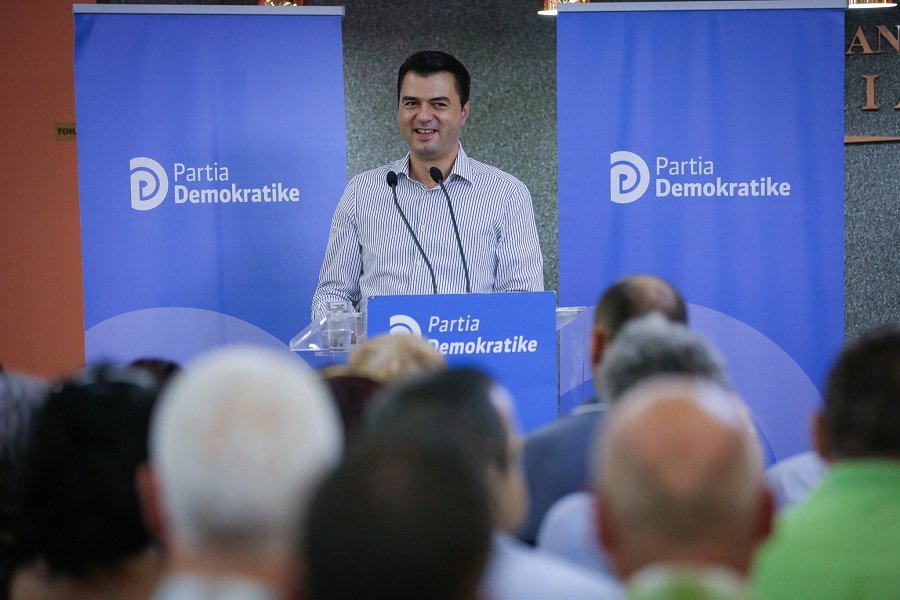 Lista e 100 zyrtarëve të korruptuar, reagon Basha