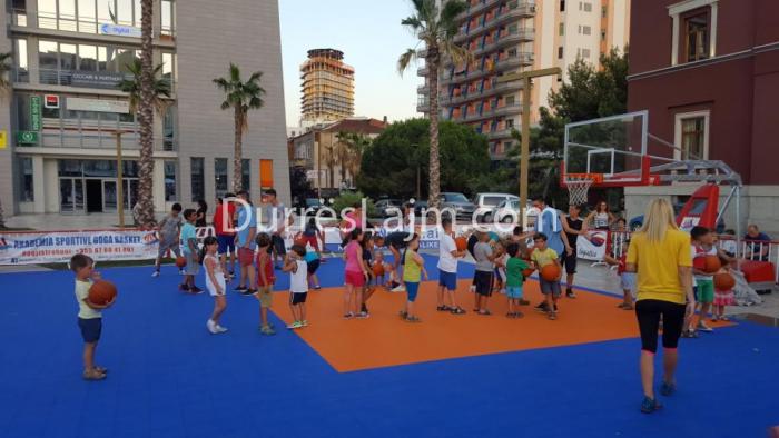 Streetball gjatë gjithë verës, për të gjitha moshat në mes të Durrësit (FOTO)