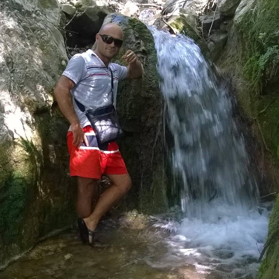 Del fotoja, ja cili është 31-vjeçari që vdiq pas sherrit me thika