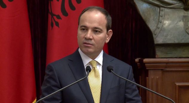 Nishani mban fjalimin e fundit: Largohem kryelartë