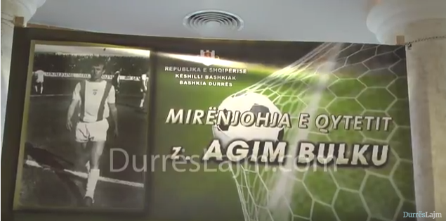 Agim Bulkut i jepet titulli “Mirënjohja e Qytetit të Durrësit” (VIDEO)