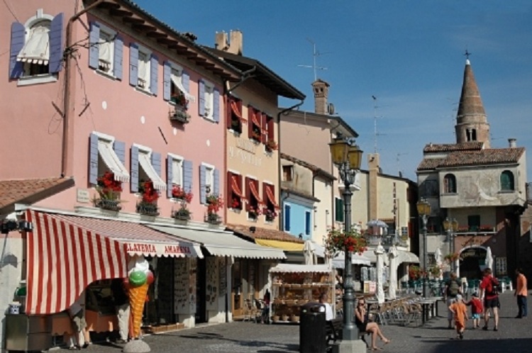 Turistja e refuzon, shqiptari i thyen 4 dhëmbë