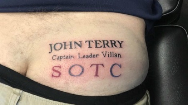 Çmenduria e tifozit të Aston Vilës, bën tatuazh Terrin në të pasme