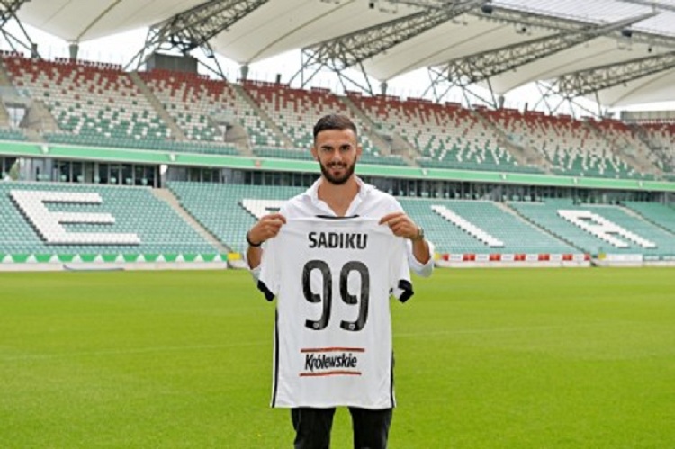 E quajnë komunist, por transferimi i Sadikut te Legia theu rekordin e futbollit polak