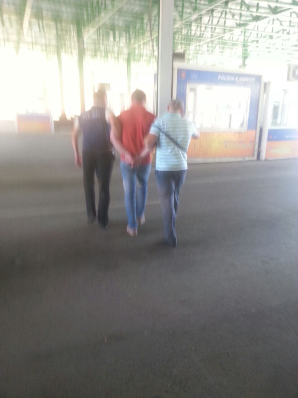 Policia zbardh atentatin, arreston njërin prej autorëve