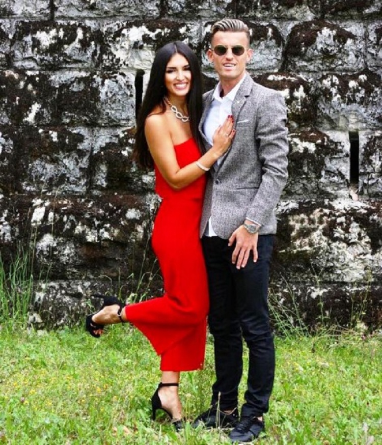 Fejohet Lenjani, kjo është bukuroshja që ia vodhi zemrën