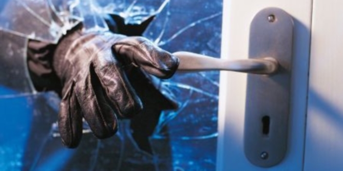 Durrës, vidhen me thyerje një dyqan e një banesë