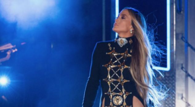 Seks bomba Jennifer Lopez &#8216;harron&#8217; të brenshmet, çmend publikun (FOTO)