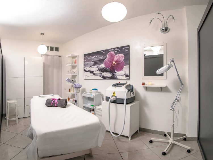 Shpallet në kërkim pronarja e qendrës estetike në Durrës