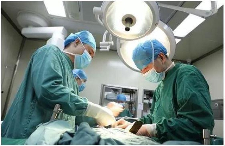 10 vjet dhimbje stomaku, mjekët shokohen nga ajo që zbulojnë (FOTO)