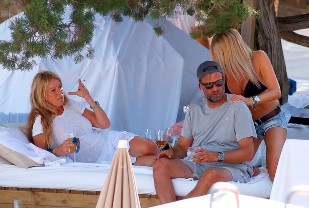 Klopp kapet “mes femrave”, i shpenguar në Ibiza