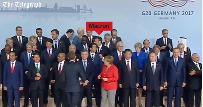 Shihni ç’bën Macron vetëm për një foto pranë Donald Trump (VIDEO)