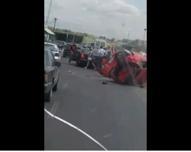 Aksident i rëndë te Gjiri i Lalëzit, makina kthehet përmbys