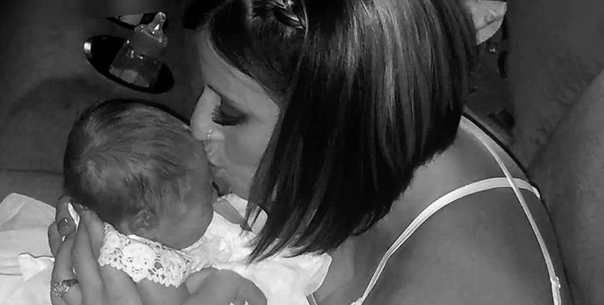 Foshnja vdes nga puthja