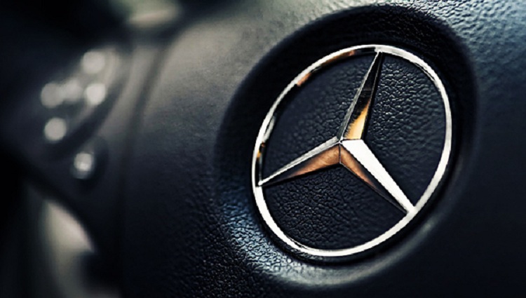 Vidhet “Benz”-i një gruaje te Shkëmbi i Kavajës