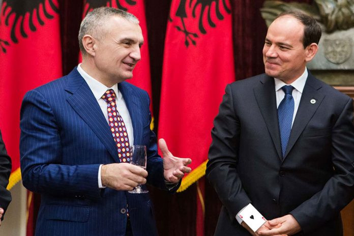 Ceremonia/ Meta sot President me 21 të shtëna topi, kush do ta bëjë Zonjën e Parë