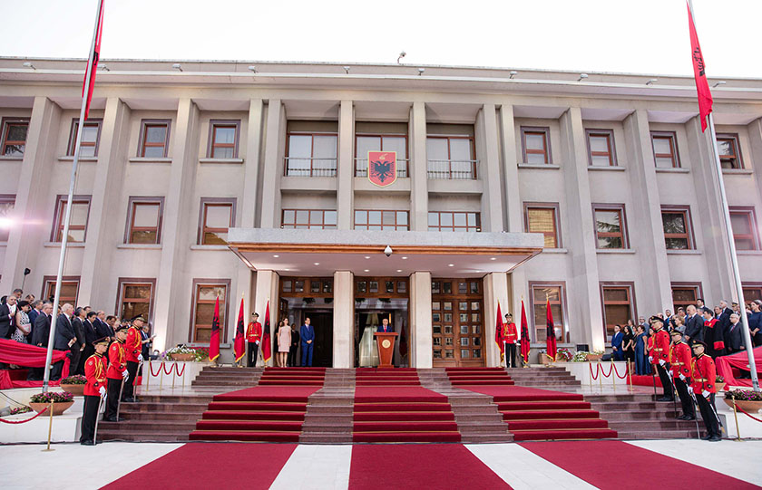 Mbreti i Spanjës uron Presidentin Ilir Meta