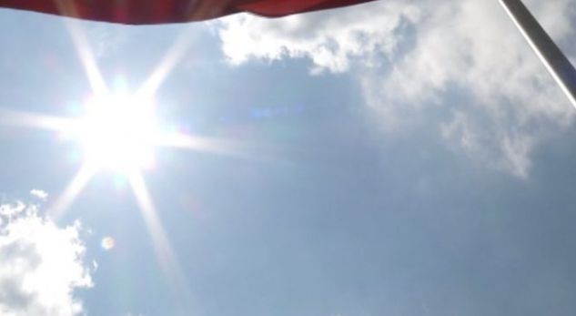 I nxehti afrikan mbërthen vendin, çfarë pritet të ndodhë ditën e premte