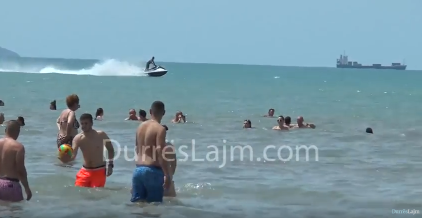 Motorët e detit të bllokuar në Durrës. Subjektet: Policia na ka bllokuar punën pa shkak!