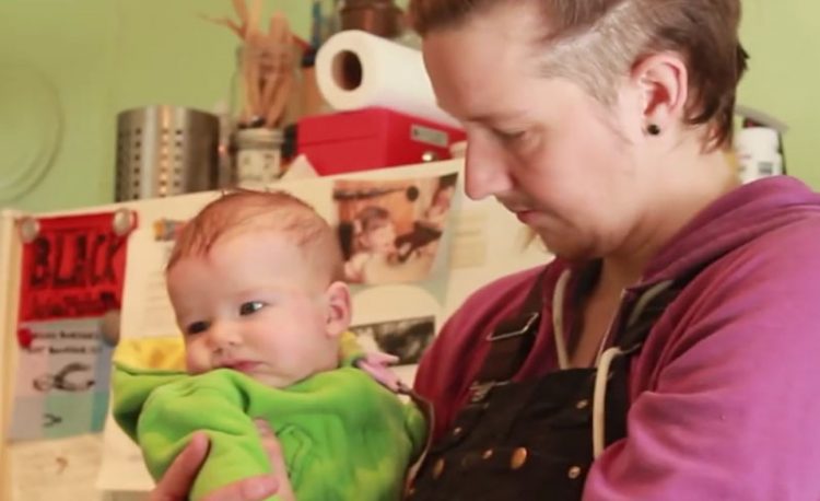 Ky është fëmija i parë pa gjini në botë (VIDEO)