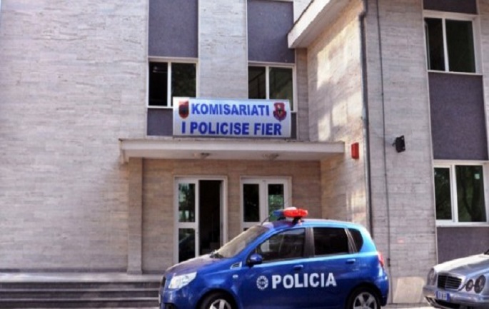 Iu hodh partnerja nga kati i tetë, policia shoqëron bashkëjetuesin 33-vjeçar